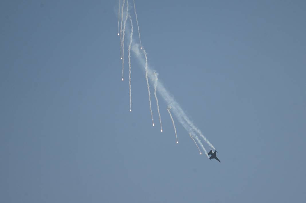 SOLOTÜRK'ten rekor kıran gösteri. İstanbulluları büyülediler - Resim: 3